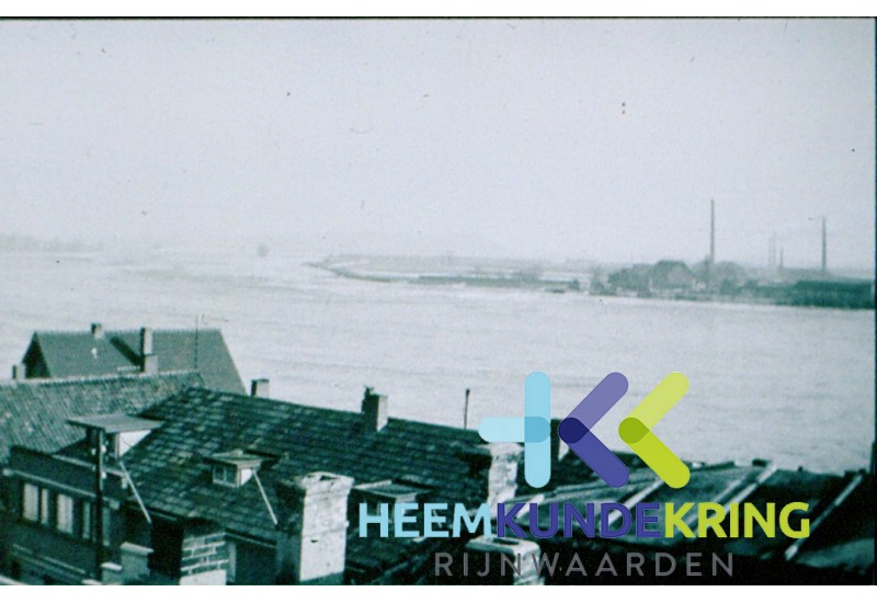Hoogwater zicht op de Overlaat Spijk F00002281